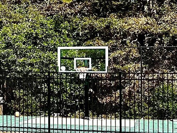 4th image of 2943 Island Drive SE