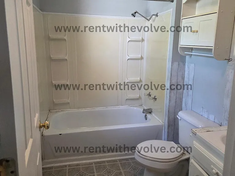 1708 W 11th St — Photo 6