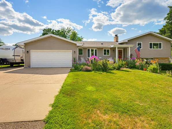 870 Hanson Dr SW, Hutchinson, MN 55350