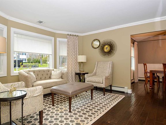 5th image of 12 Chiswell Dr