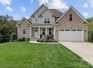 135 Sheep Path Dr, Mooresville, NC 28115
