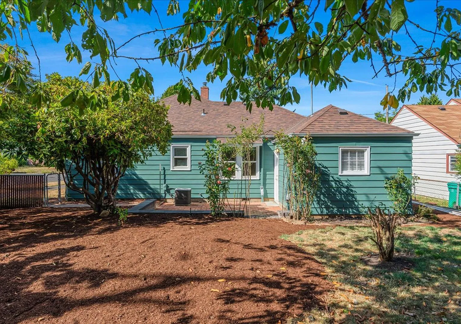 Sweet & Charming 2/1 Home Available in November with a Fenced in Yard, Central AC, 1-Car Garage, ... — Photo 4