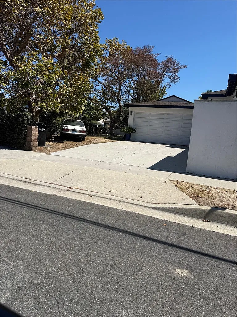 3 bed, 1020 sqft, $6,000 — Photo 2