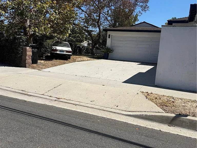 25003 Andreo Ave — Photo 2
