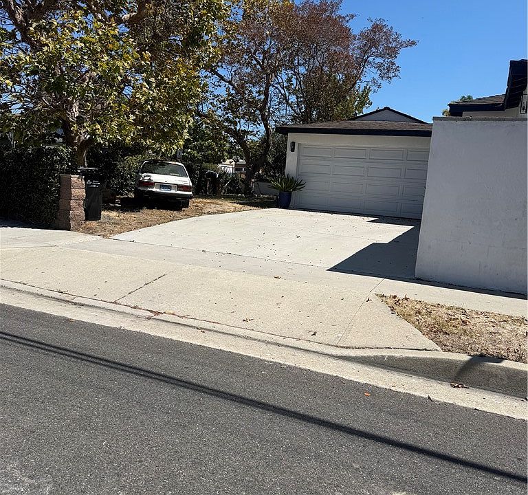 2nd image of 25003 Andreo Ave