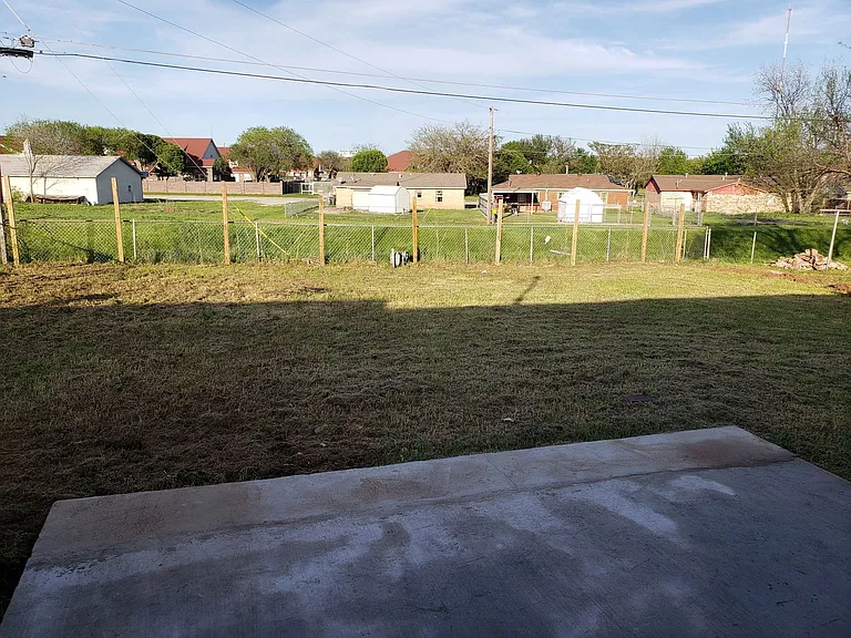 1711 Longview St — Photo 3