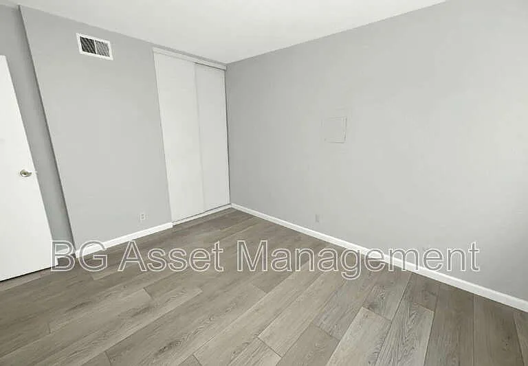 10 Lee St #4 — Photo 14