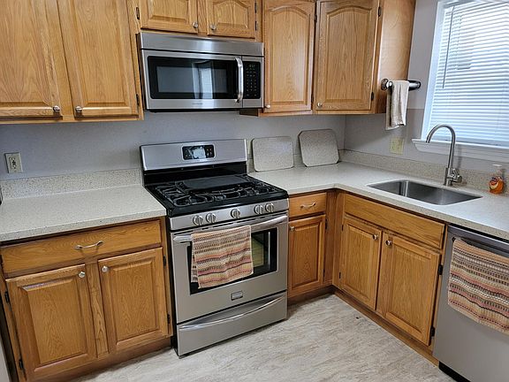 5th image of 146 Greenland Dr