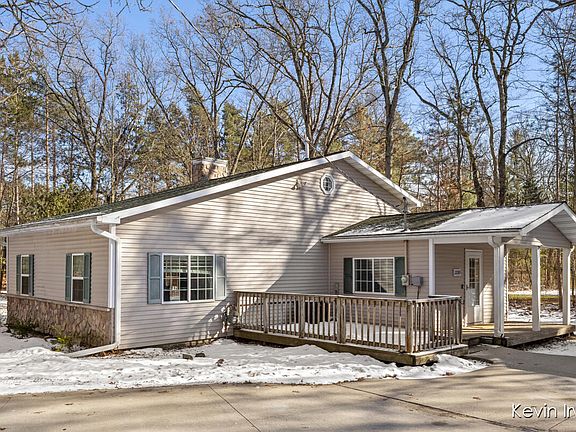 3rd image of 22265 W Hillis Rd