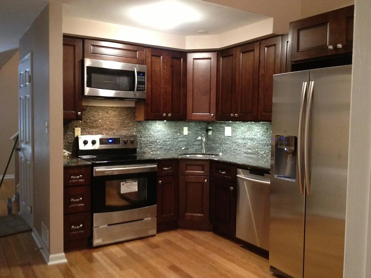 2 bed, 1047 sqft, $2,200 — Photo 2