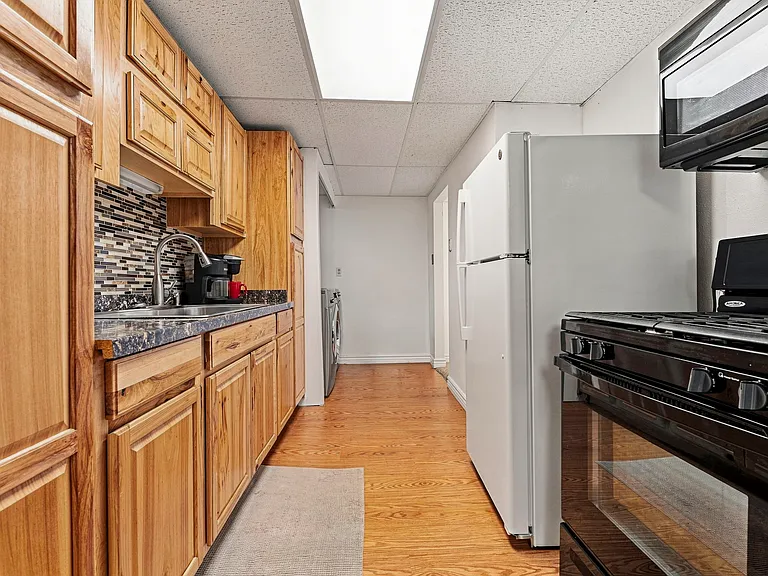 200 E 25th St #2 — Photo 4