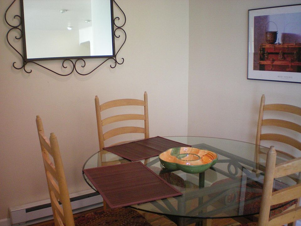 1st image of 555 Forest Ave APT 3
