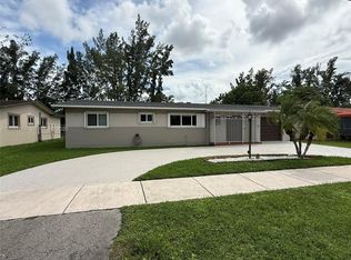 11450 SW 47th Ter, Miami, FL 33165