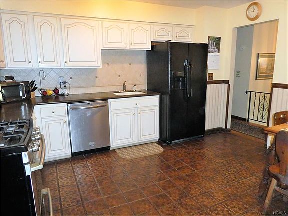 3rd image of 26 Tor View Ave