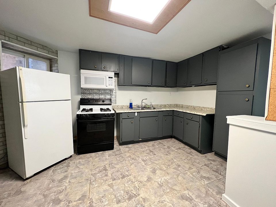1st image of 3140 W Diversey Ave #G