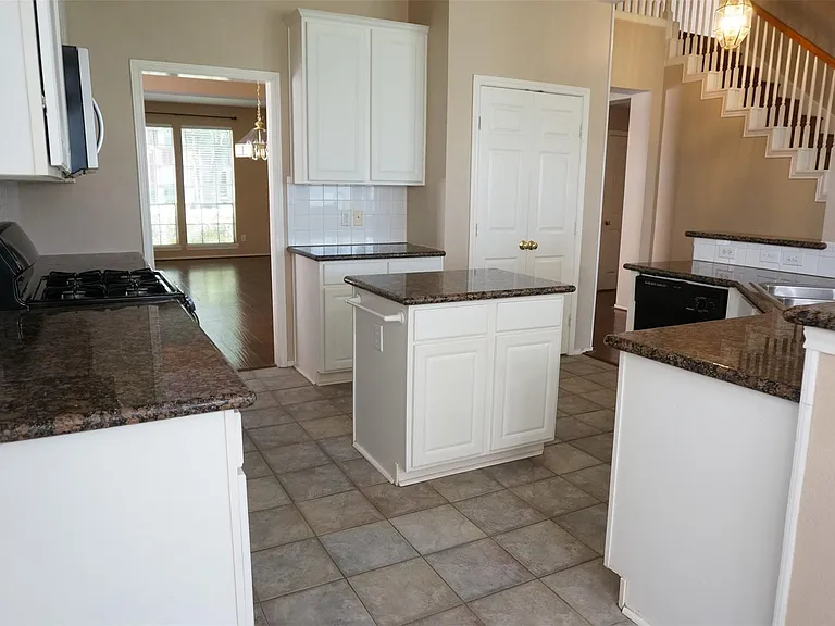 2114 Madewood Dr — Photo 6