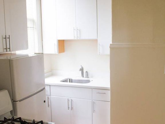 4th image of 2186 California St #7