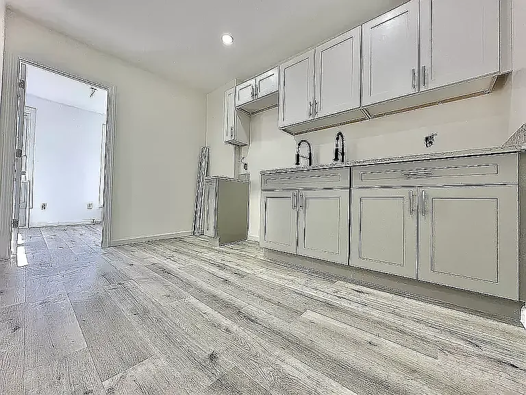 161 Hart St #9 — Photo 1