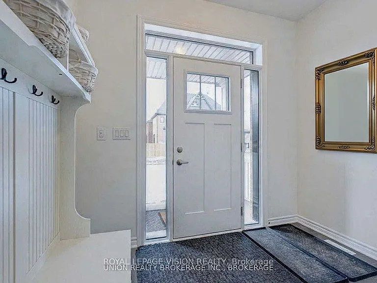 33 Bremner St #MAIN — Photo 2