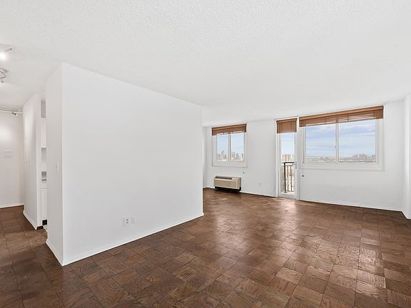 3rd image of 100 Manhattan Ave APT 1417