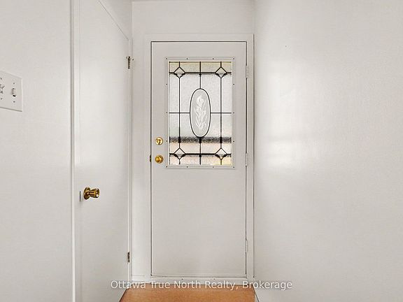 3rd image of 180 Edward St S