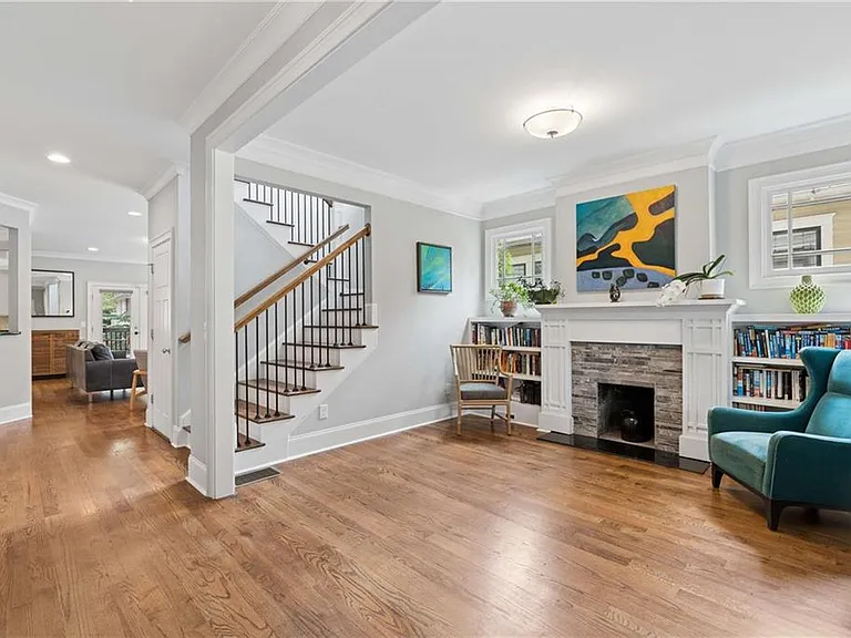 355 6th St NE — Photo 7