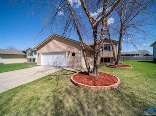 5800 S John Ave, Sioux Falls, SD 57106