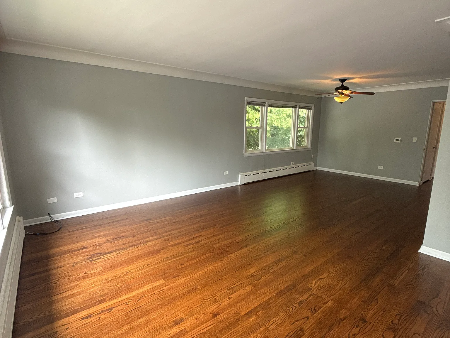 3 bed, 900 sqft, $2,100 — Photo 2