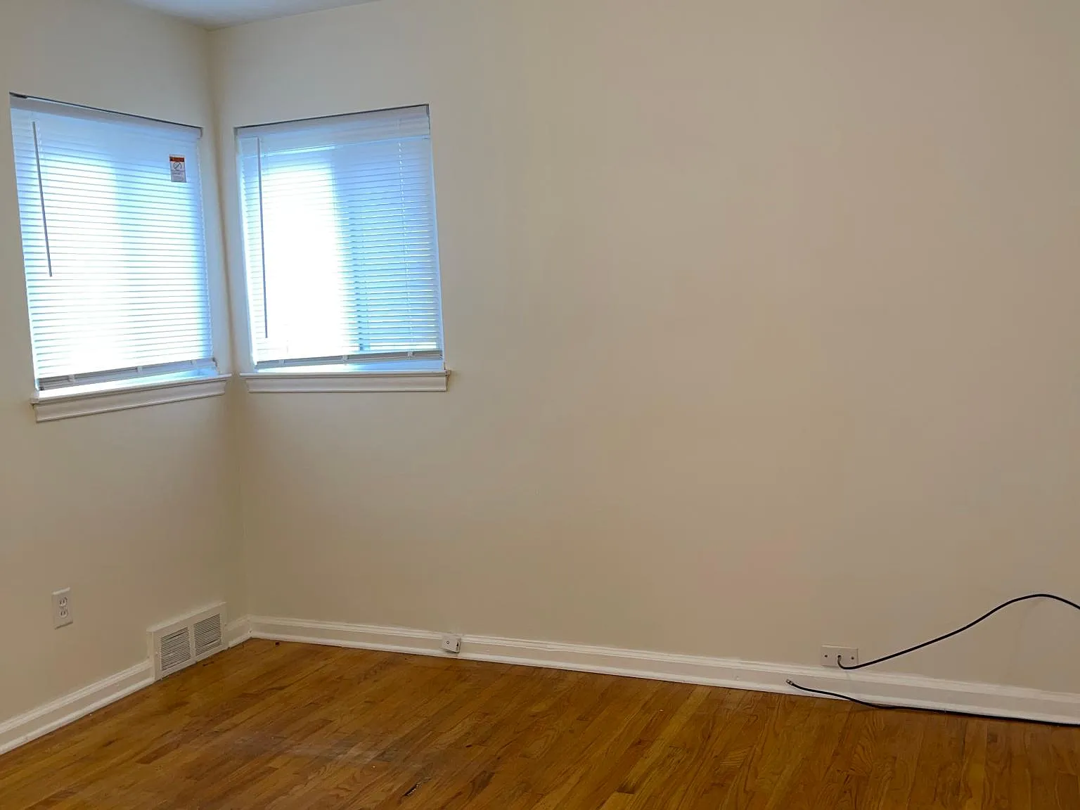 3 bed, 1.5 bath, 1422 sqft, $2,000 — Photo 4