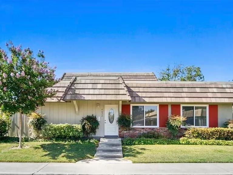 4622 Larwin Ave — Photo 1
