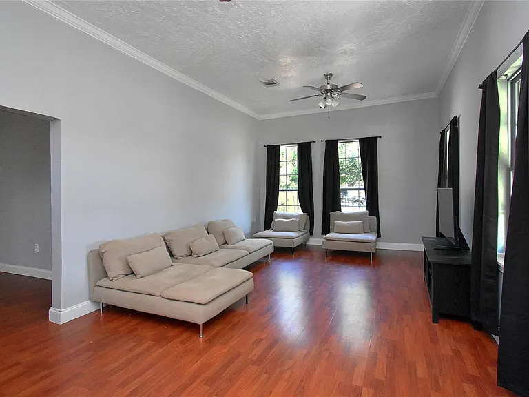 504 Green St — Photo 4
