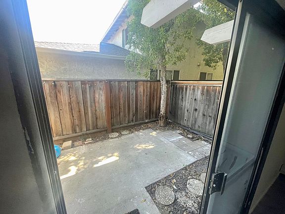 5th image of 190 Adler Ave #2