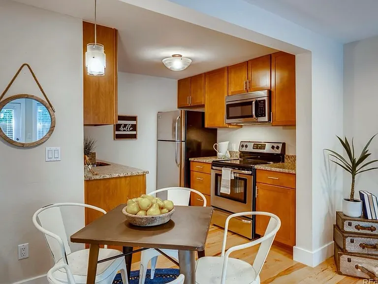 2460 W Caithness Pl — Photo 5