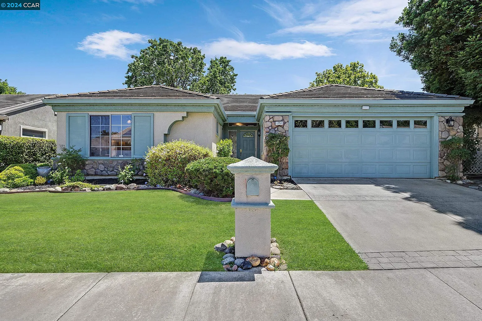 1751 Crispin Dr photo 1