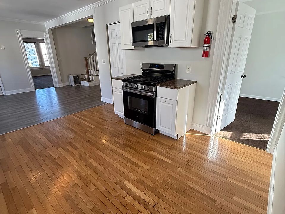 1st image of 174 Hallock Ave #2