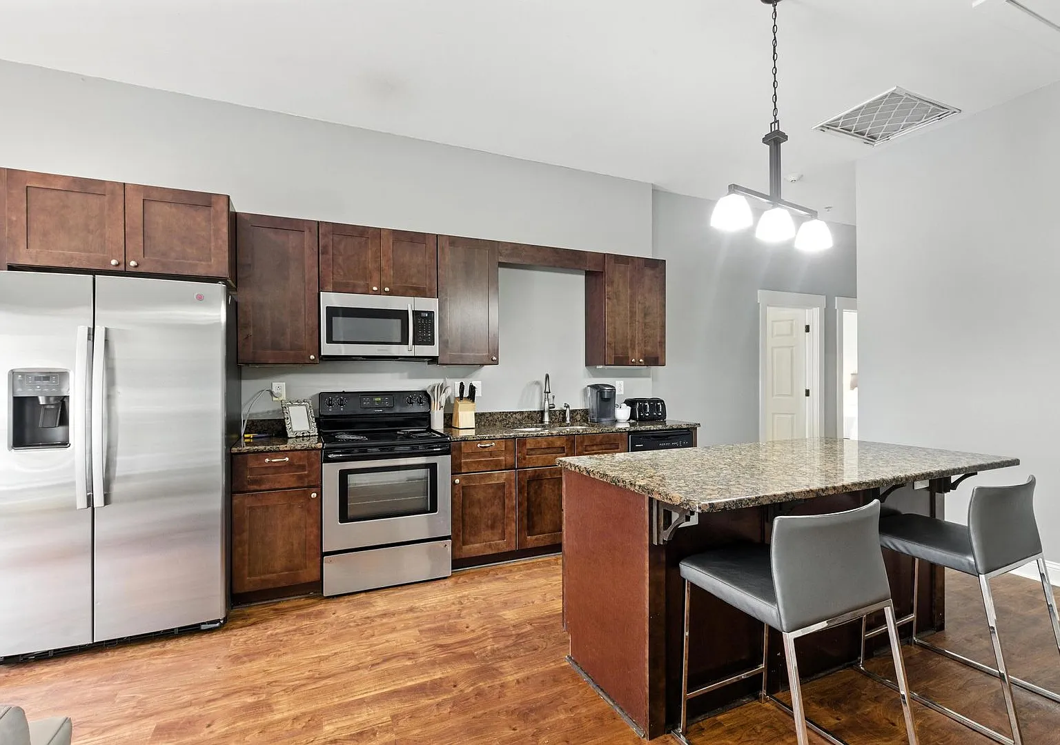 North Thomas 472-492 — Photo 4