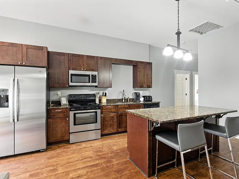 492 N Thomas St — Photo 45