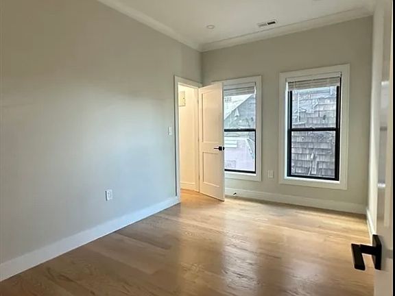 5th image of 294 Princeton St #2