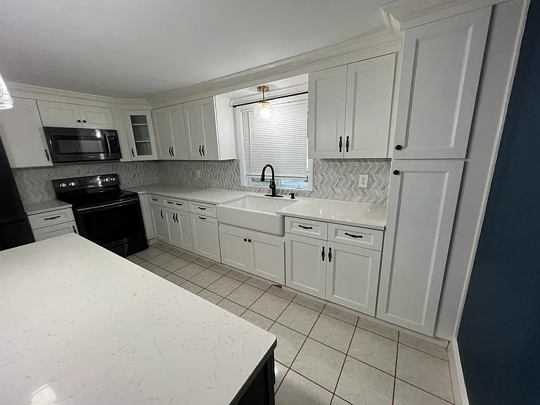 11 Puritan St — Photo 7