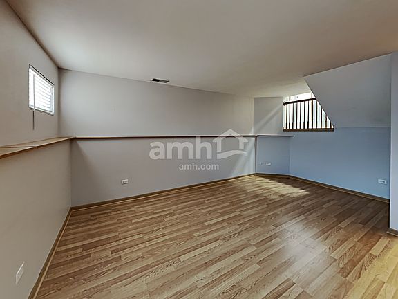 3rd image of 898 Arrowhead Dr