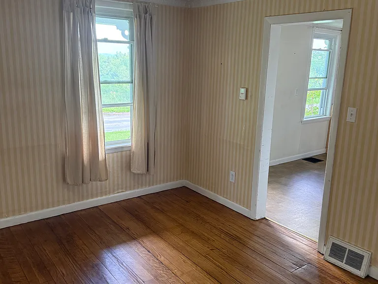 1276 Baird Rd — Photo 10