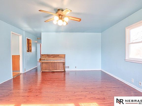 3rd image of 7512 Erskine St