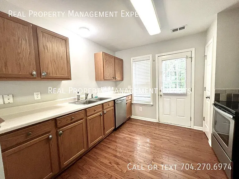 6522 Point Comfort Ln — Photo 4