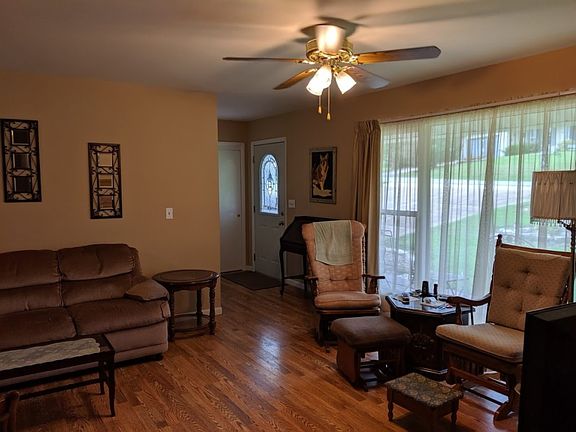 3rd image of 89 Lakeshore Dr