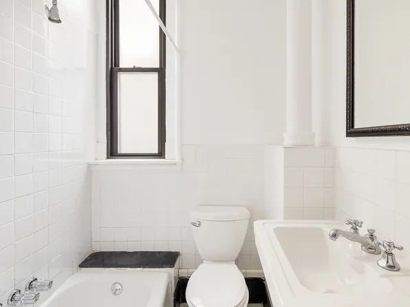 223 West 21st Street 5M image 7 of 8