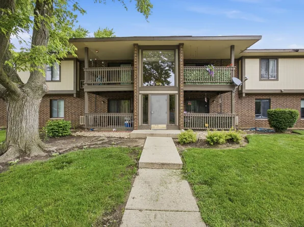 572 Somerset Ln APT 2, Crystal Lake, IL 60014