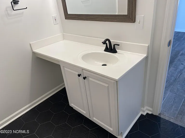 338 Emerald Cove Ct — Photo 15