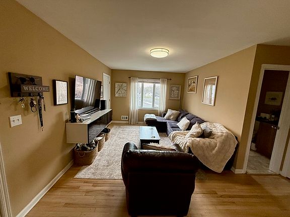 3rd image of 30 Old York Rd APT C