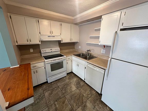 5th image of 2262 Foster Dr