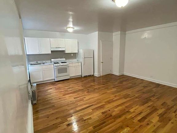 3rd image of 721 Walton Ave APT D1